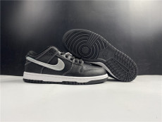 N*ike SB Dunk Low