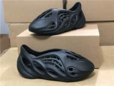 Y*eezy Foam Runner