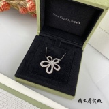 Necklace001