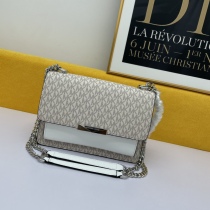M*ichael  K*ors Top Bag 23*16*10cm