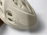 Y*eezy Foam Runner Bone
