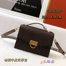 M*ichael  K*ors Top Bag 23*16*9cm