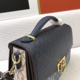 M*ichael  K*ors Top Bag 23*16*9cm