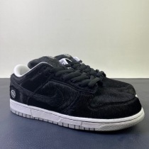 N*ike SB Dunk Low
