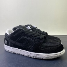 N*ike SB Dunk Low