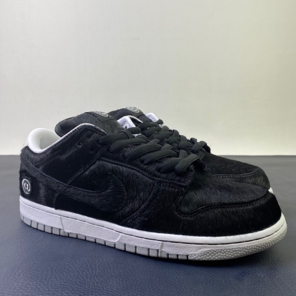 N*ike SB Dunk Low