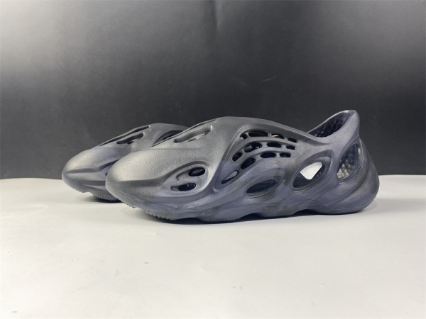 Y*eezy Foam Runne