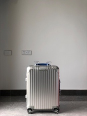 Luggage 21 inch   ask price on whatsapp