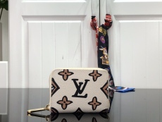 L*ouis V*uitton Bag Top Quality  11*8.5*2cm