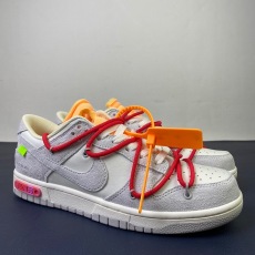 O*ff-W*hite x N*ike Dunk Low