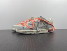 O*ff-W*hite x N*ike Dunk Low