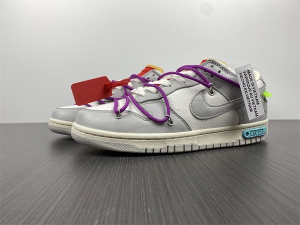 O*ff-W*hite x N*ike Dunk Low
