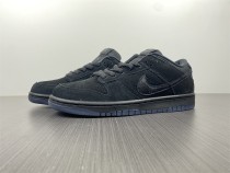 Undefeated x N*ike Dunk Low  DO9329-001