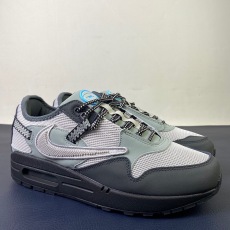 N*ike Air Max 1