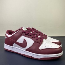 N*ike SB Dunk Low Bordeaux red