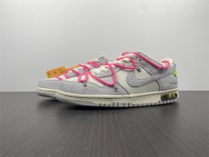 O*ff-W*hite x N*ike Dunk Low