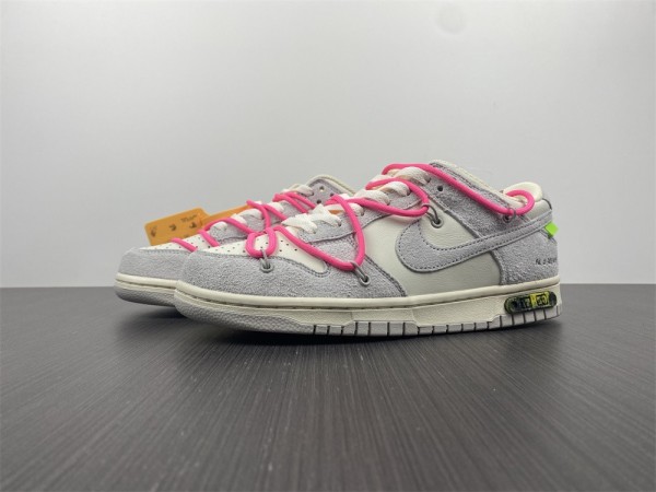 O*ff-W*hite x N*ike Dunk Low