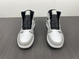 Air Jordan 1 Mid “Light Smoke Grey” 554724-078