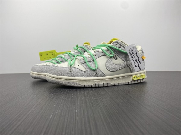 O*ff-W*hite x N*ike Dunk Low