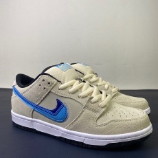O*ff-W*hite x N*ike Dunk Low