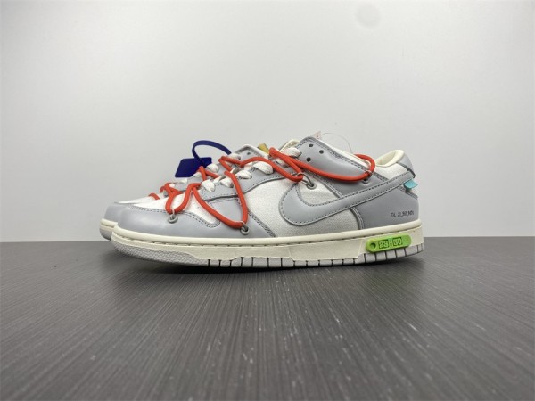 O*ff-W*hite x N*ike Dunk Low