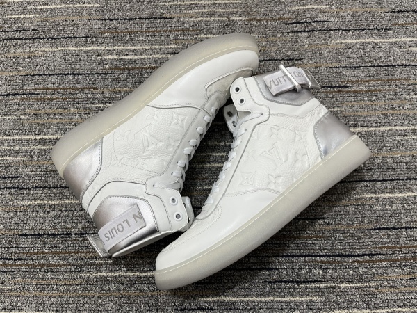 Men L*ouis V*uitton Top Sneakers