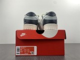 N*ike Dunk Low