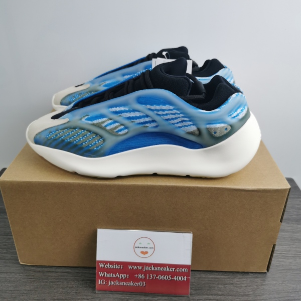 Y*eezy Boost 700 V3 Azareth