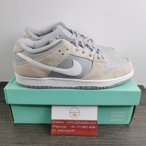 N*ike Dunk SB L TRD AR0778-110
