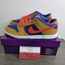 N*ike SB Dunk Low