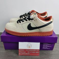 N*ike SB Dunk Low