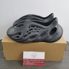 Y*eezy Foam Runner Onyx HP8739