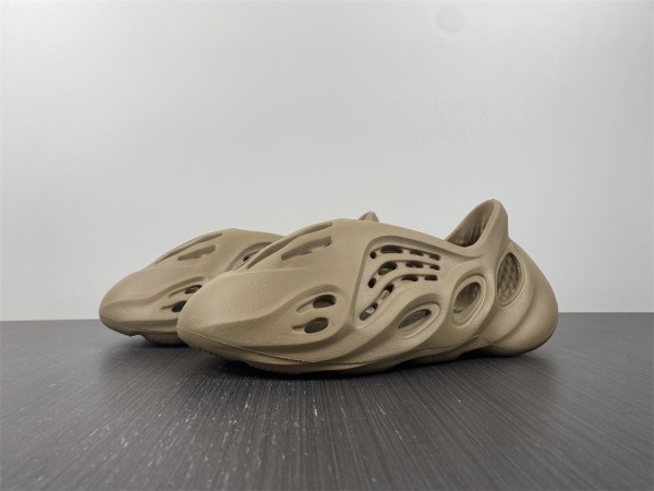 Y*eezy Foam Runner GV6774