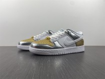 N*IKE DUNK LOW WMNS “Metallic” DH4403-700