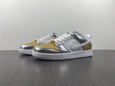 N*IKE DUNK LOW WMNS “Metallic” DH4403-700