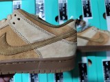 SB Dunk Low  883232-700