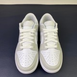 N*ike Dunk Low WMNS “Photon Dust” DD1503-103