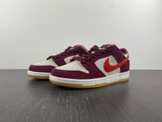 N*ike Dunk Low