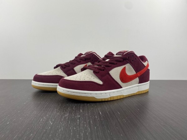 N*ike Dunk Low