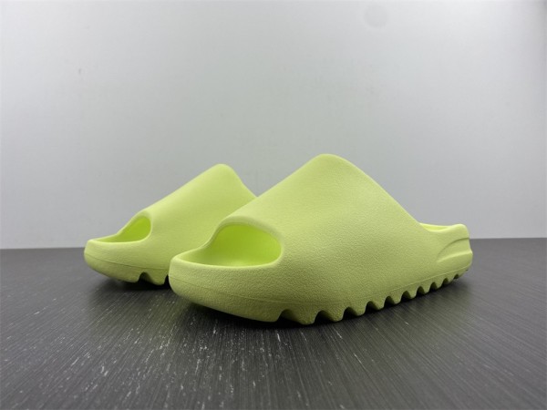 Y*eezy Slide HQ6447