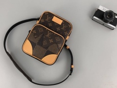 L*ouis V*uitton Top Bag  10*21*5CM