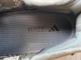 Y*eezy Boost 350 V2 ID4811