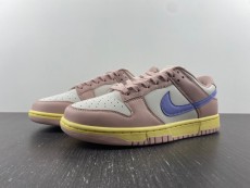 N*ike SB Dunk Low