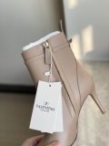 Women 𝑉*𝐴𝐿𝐸𝑁𝑇𝐼𝑁𝑂 Top Sneakers