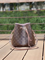 L*ouis V*uitton Top Bag  26*22*27CM