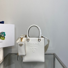 P*rada Top Bag  17*19*6CM