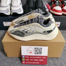 Y*eezy Boost 700 V3 Fade ID1674