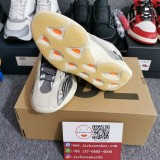 Y*eezy Boost 700 V3 Fade ID1674