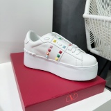 Women 𝑉*𝐴𝐿𝐸𝑁𝑇𝐼𝑁𝑂 Top Sneakers