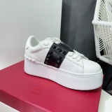 Women 𝑉*𝐴𝐿𝐸𝑁𝑇𝐼𝑁𝑂 Top Sneakers